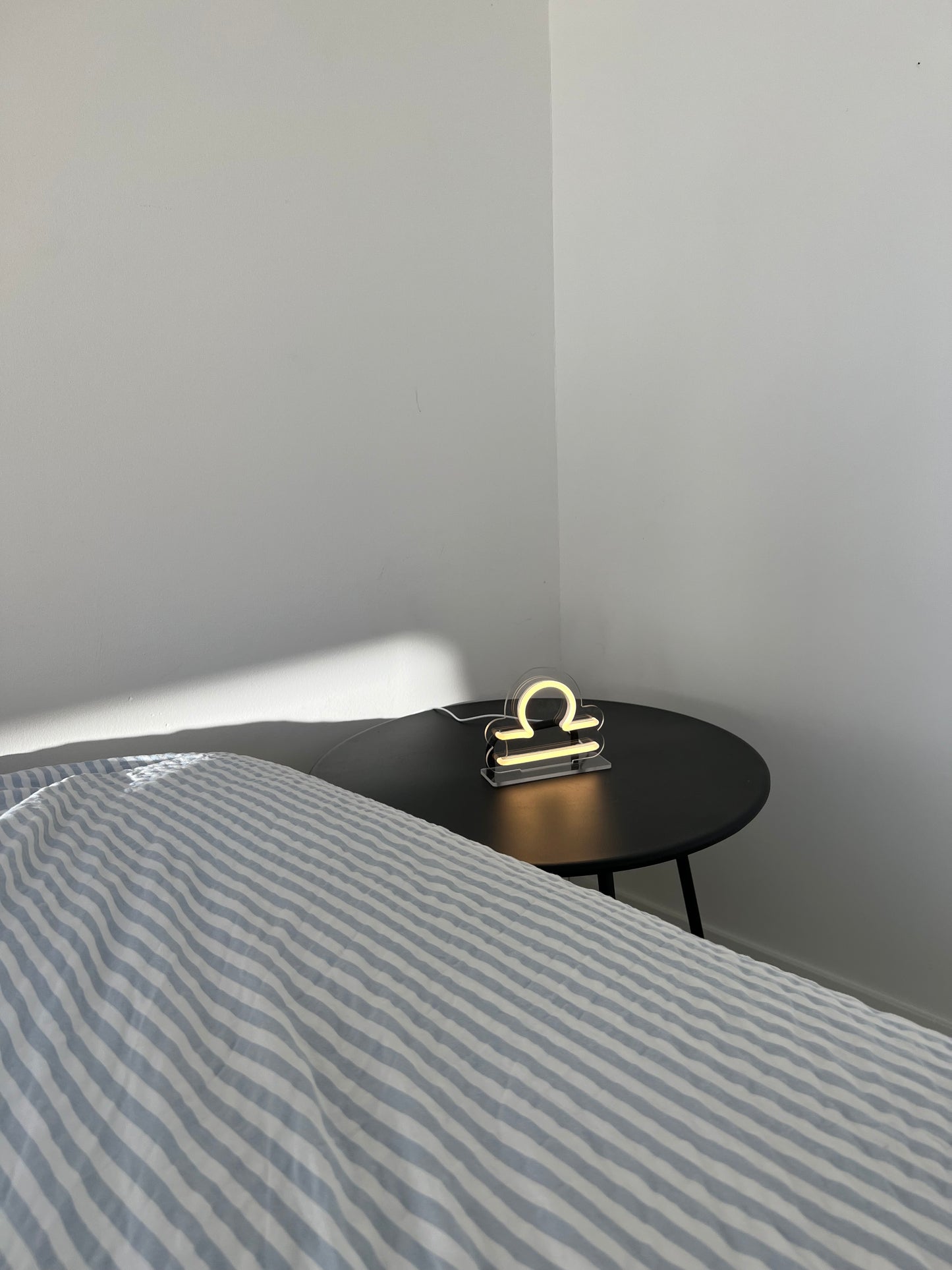 Libra LED Neon Stance